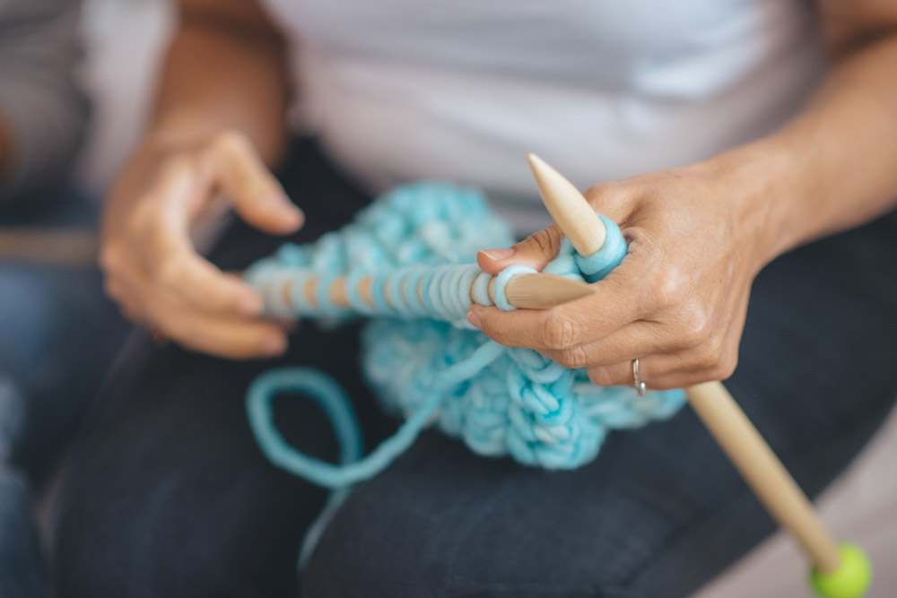 benefici del lavoro maglia: knitting è il nuovo yoga