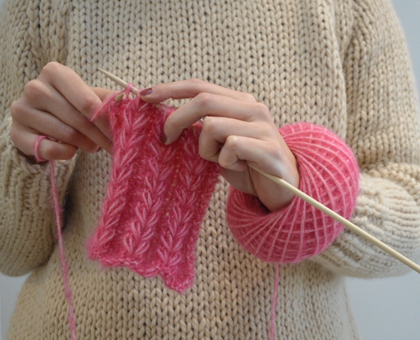 Come lavorare a maglia stando in piedi