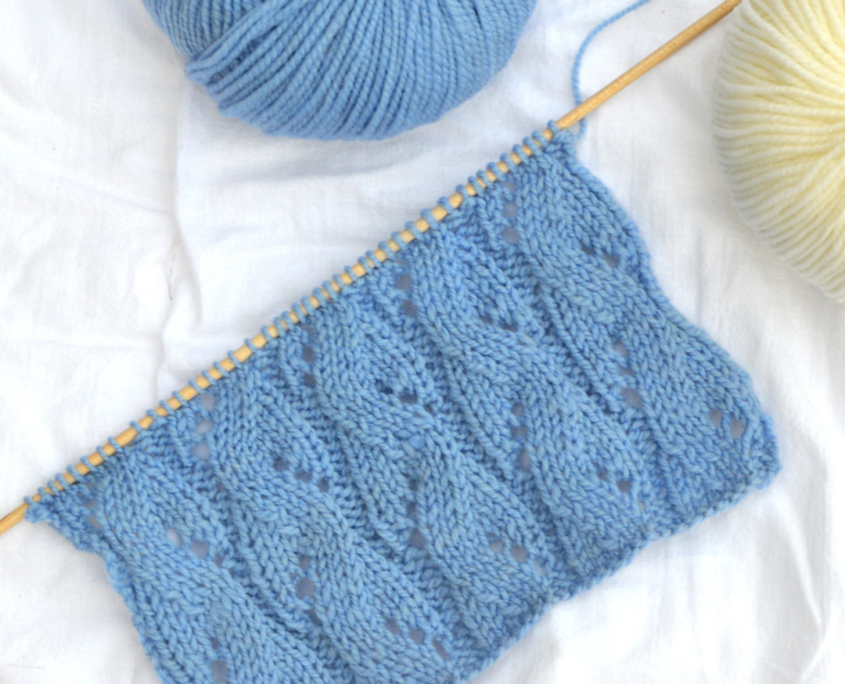 With the Lace Zig Zag Knitting Stitch you will get parallel and wavy ribs with little holes alternating in rows on the curved sections. For its high definition, it is a great stitch for twisted and thin yarns. To knit this stitch, you will need to know the knitting basics, yarn over and decrease stitches.