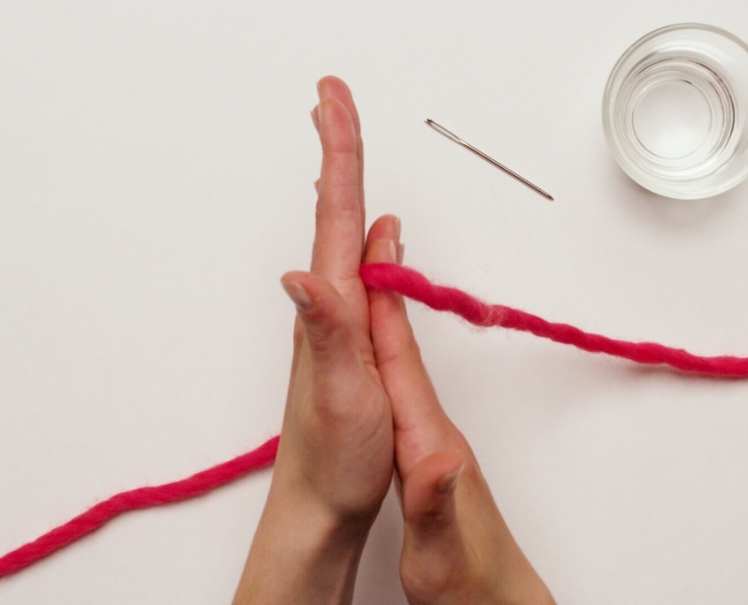 Rubbing the yarn between hands