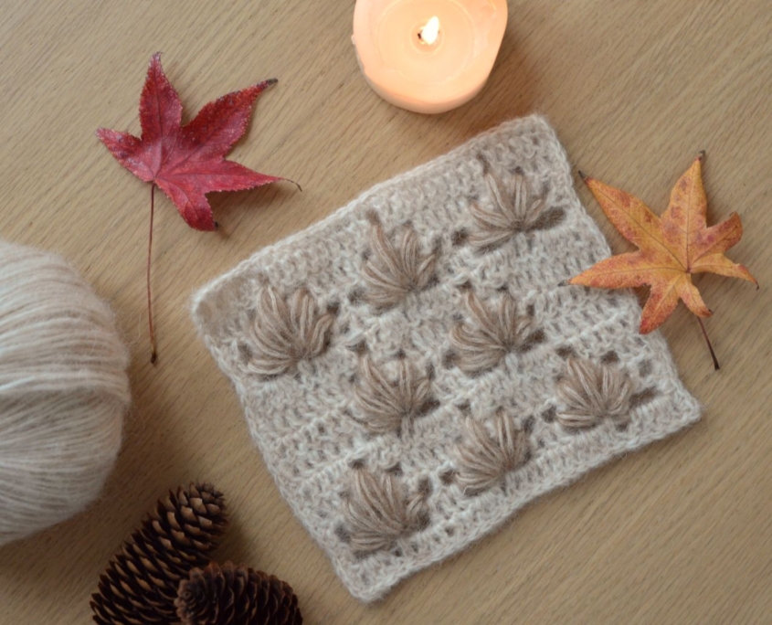 3 punti must-have per l'autunno - Campione Punto Foglia d'Acero all'uncinetto lavorato con filato soffiato in alpaca e cotone makò